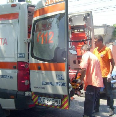Tânără rănită pe trecerea de pietoni
